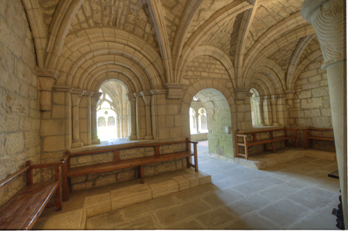 Vista interior de la portada de la sala capitular de Irantzu